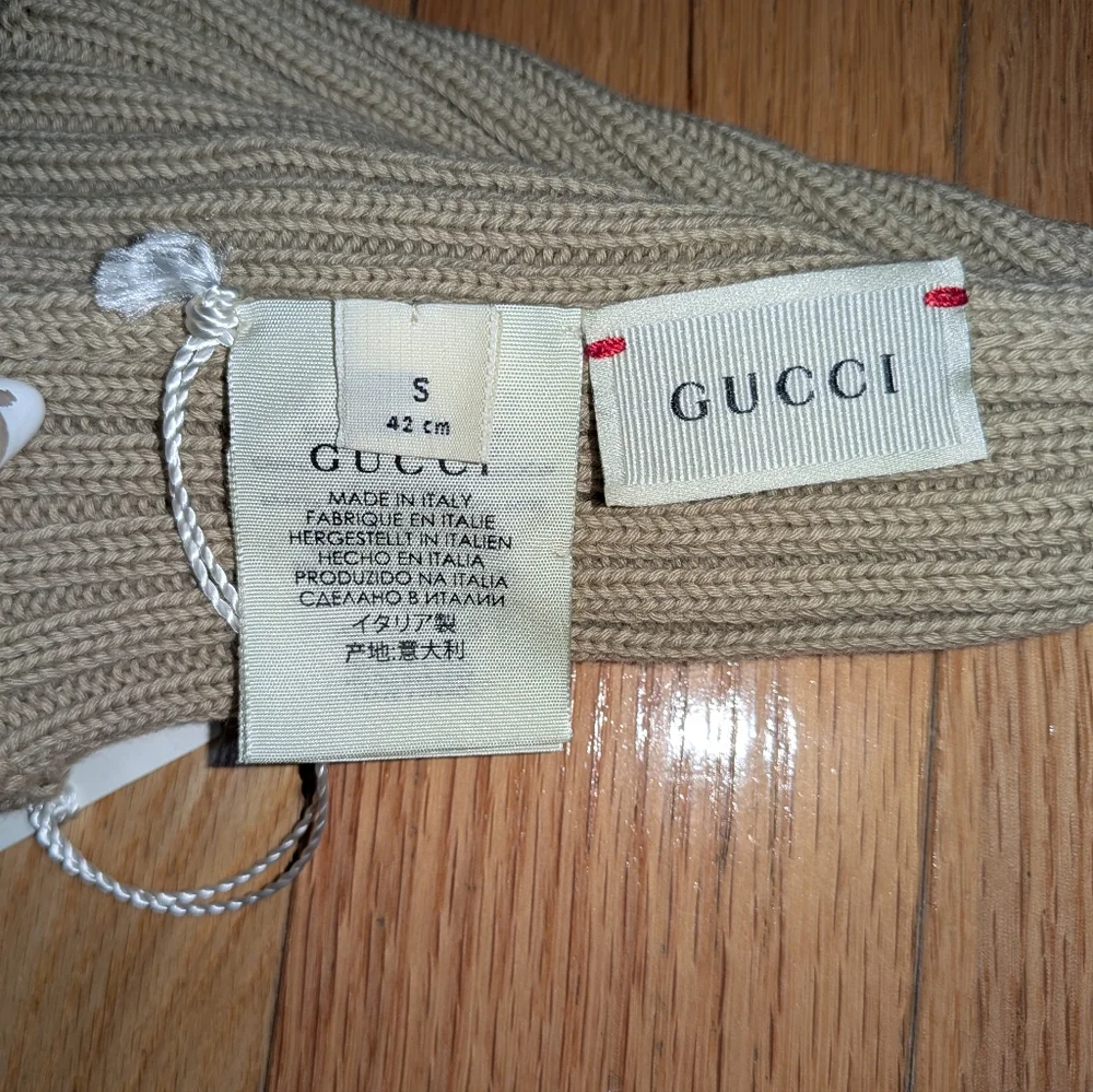 16. NWT GUCCI BABY SHARK COTTON BEANIE HAT
